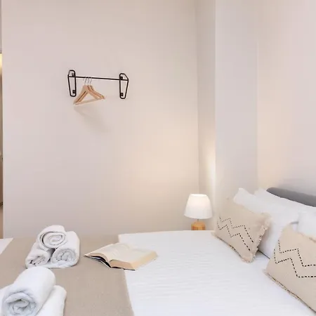 Flateli Cort Reial 10 公寓